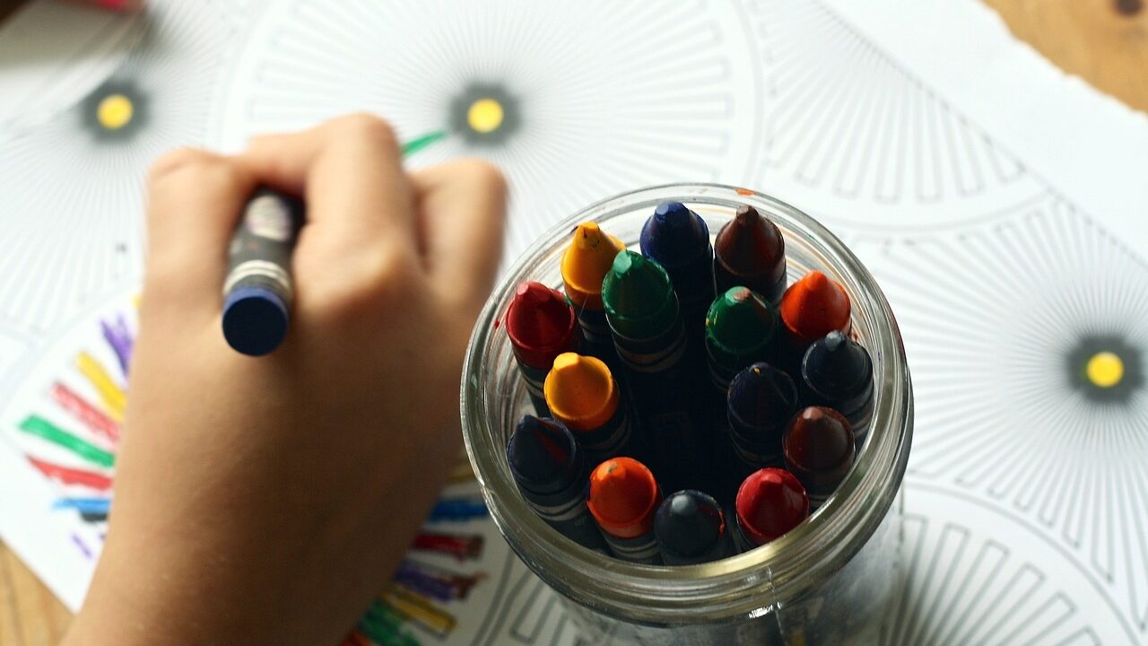crayons-1445053_1280